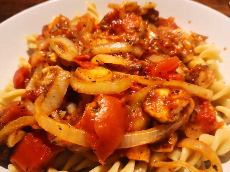 Halloumi, onion and tomato pasta