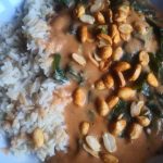 Peanut and leafy soup with brown rice