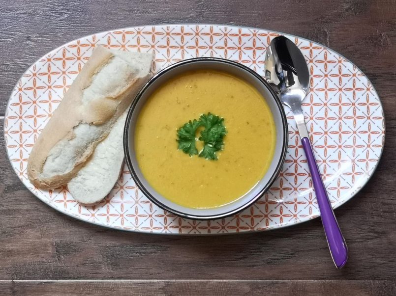 Spiced carrot, lentil and coconut soup