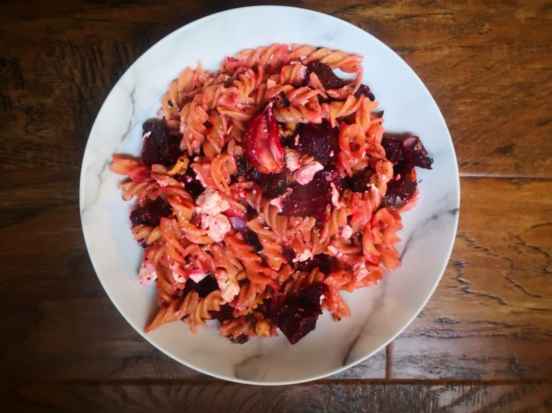 Beetroot, walnuts and red onion pasta